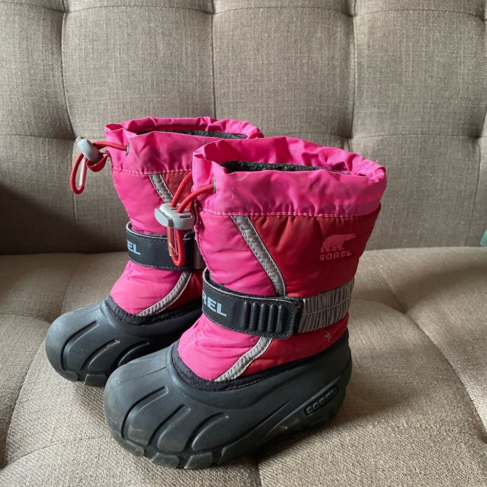 Little girls size 8 Sorel boots. Two tone pink, very good used condition.